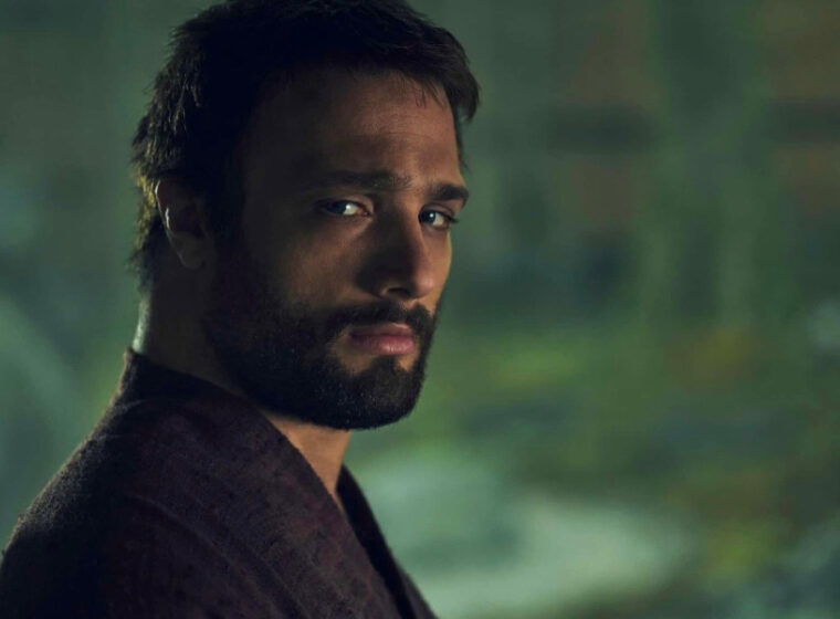 A close up still Cosmo Jarvis as John Blackthorne in Shogun | Agents of Fandom