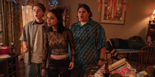 Rachel Zegler, Julian Dennison, and Jaeden Martell staring in disbelief in Kyle Mooney's Y2K | Agents of Fandom