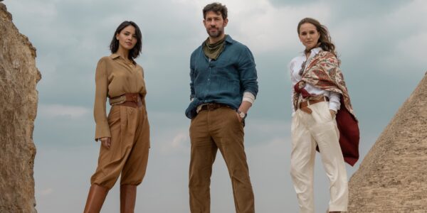 Eiza Gonzalez, John Krasinski, and Natalie portman posing by a pyramid for Fountain of Youth | Agents of Fandom