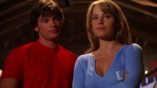 Erica Durance and Tom Welling in the CW's Smallville - Agents of Fandom
