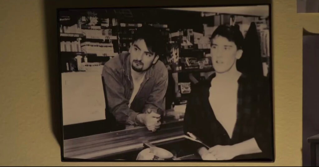 In Clerks III, Randal looks back on his life at Quick Stop and RST.