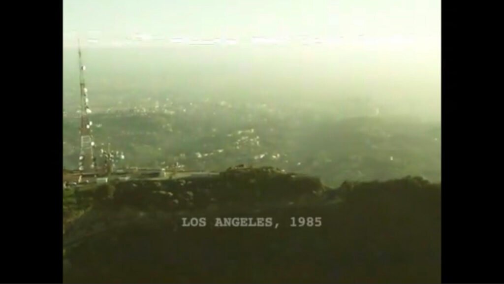 The new teaser opens with a scene of Hollywood. The movie is set in Los Angeles, 1985, six years after the events of X.