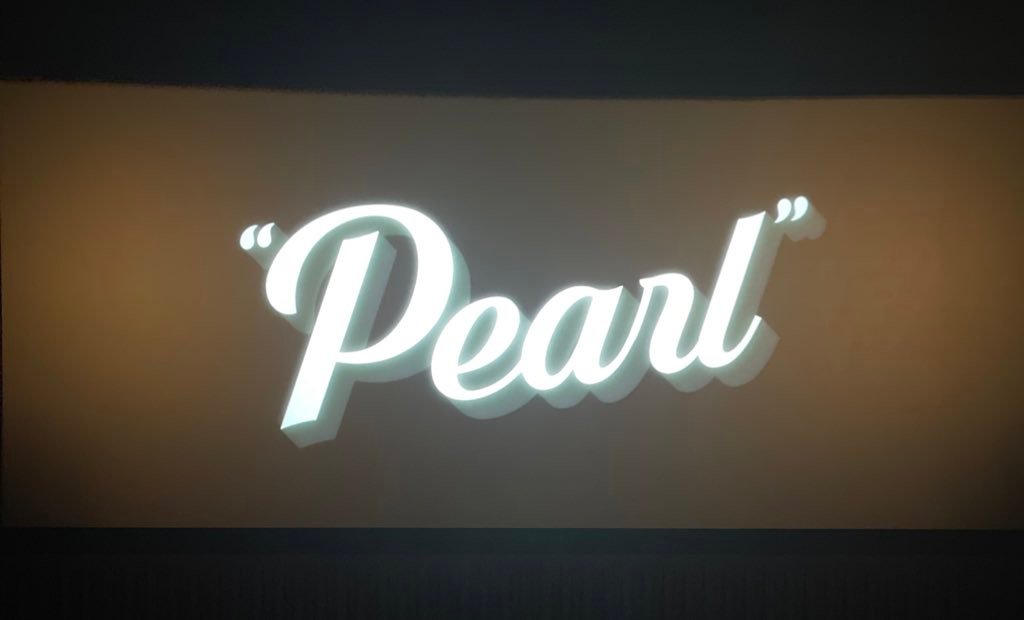 End credits reading Pearl in black and white