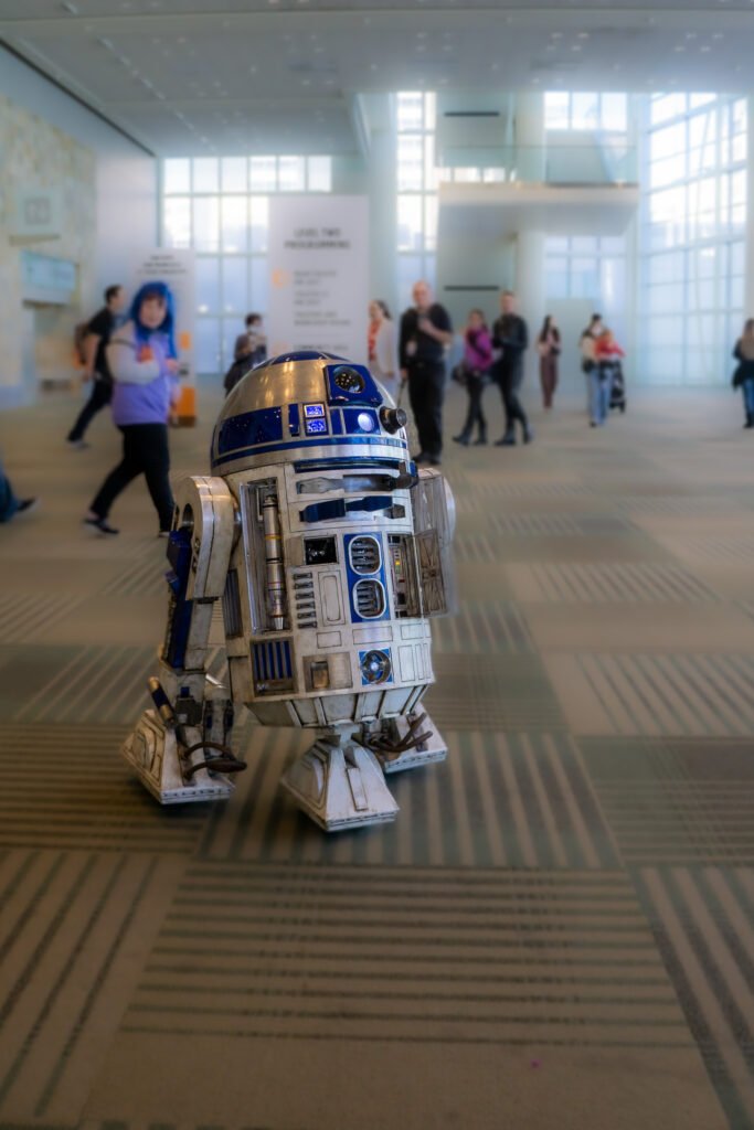 R2-D2 rolling around Fan Expo SF - Agents of Fandom
