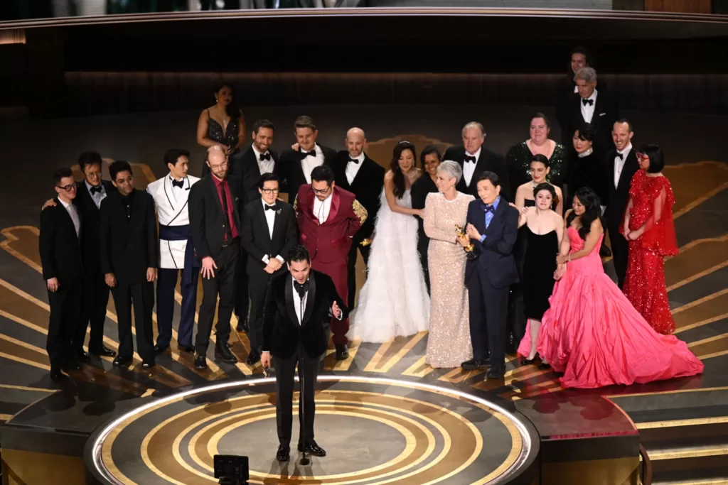 The Cast and Crew of Everything Everywhere All at Once at the 95th Oscars | Agents of Fandom