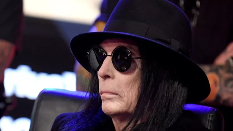 Mick Mars suing his former Motley Crue bandmates for being kicked out of the band--possibly for being 71 | Agents of Fandom