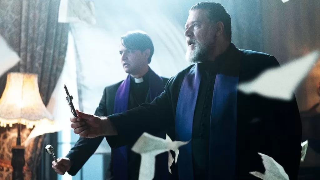 Russell Crowe and Daniel Zovatto as Fr. Gabriele Amorth and Fr. Esquibel in the pope's exorcist | Agents of Fandom