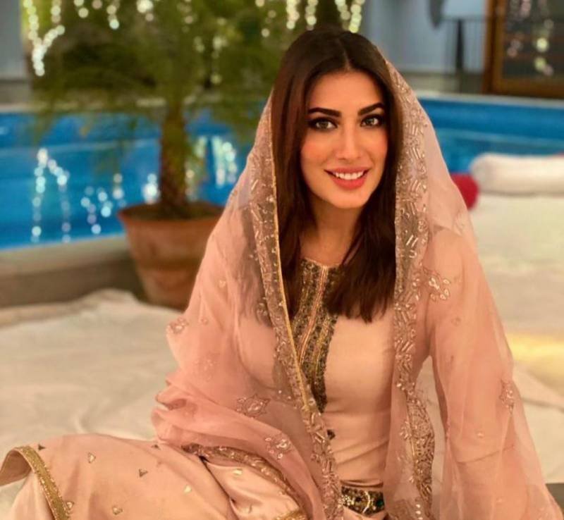 Mehwish Hayat in a traditional Pakistani Dupatta | Agents of Fandom