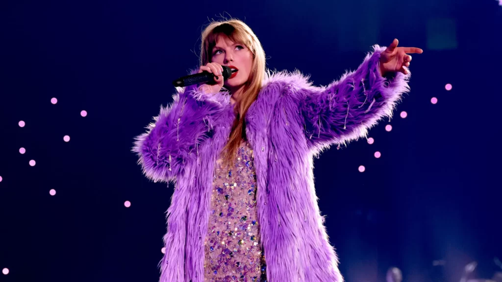 Taylor Swift wearing her purple jacket singing Lavender Haze on the Eras Tour | Agents of Fandom