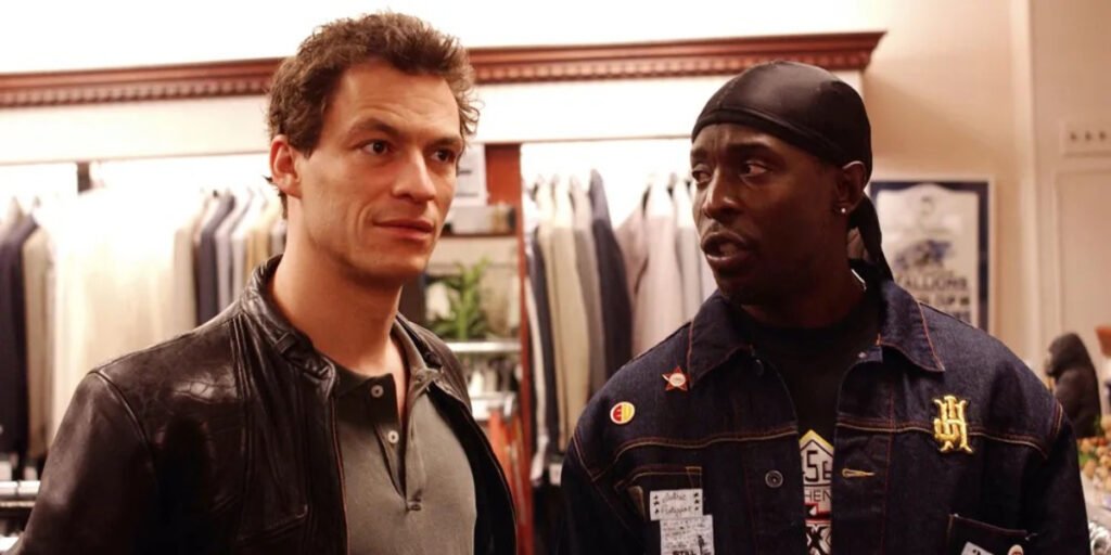 Dominic West and Michael Kenneth Williams talking inside a suit store in The Wire | Agents of Fandom