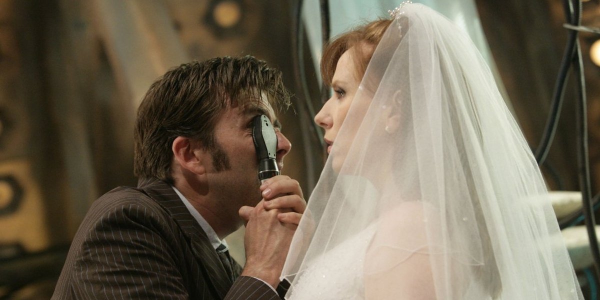 David Tennant's Doctor inspecting his new companions eye, Donna Noble (Catherine Tate) in Doctor Who | Agents of Fandom
