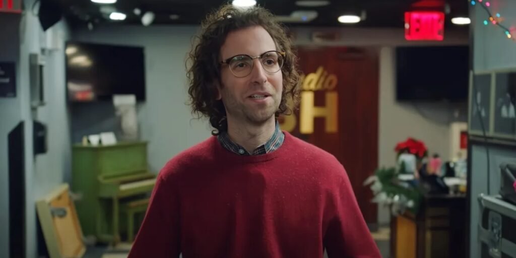 Close-up of Kyle Mooney chatting in a studio in SNL I Agents of Fandom