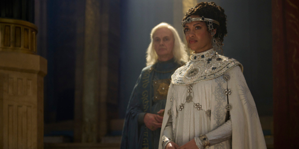 Cynthia Addai-Robinson as Queen-regent Míriel with one of the high priests of the Faithful in Nǔmenor | Agents of Fandom