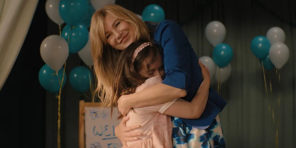 Ellen Pompeo and Imogen Faith Reid hugging in Good American Family |  Agents of Fandom