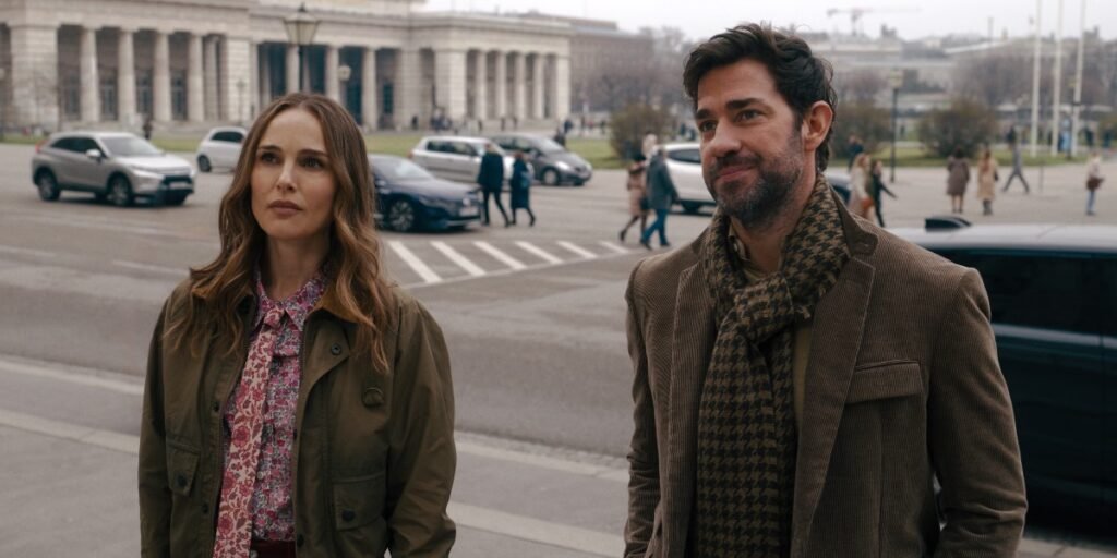Charlotte Purdue (Natalie Portman) and Luke Purdue (John Krasinski) stand on the steps to the Austrian National Library as they hunt their next artifact. | Agents of Fandom