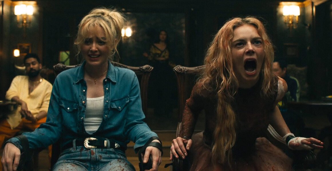 Grace (Samara Weaving) and Faith (Kathryn Newton) fight for their lives in 'Ready or Not 2: Here I Come' | Agents of Fandom