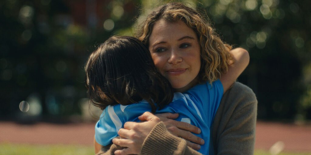 Paula (Tatiana Maslany) hugs her daughter, Hazel (Nola Wallace) | Agents of Fandom