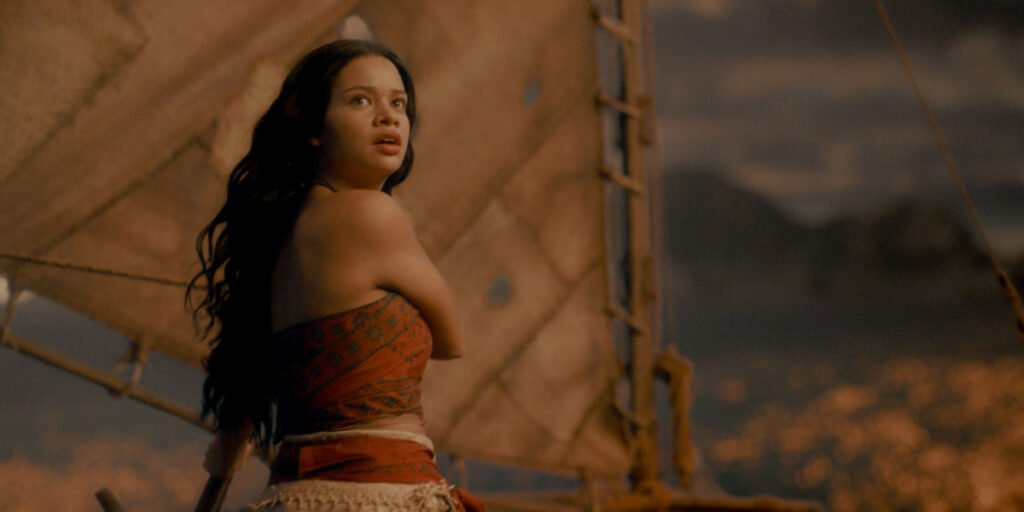 Catherine Laga’aia as Moana looking out to sea while riding her boat | Agents of Fandom
