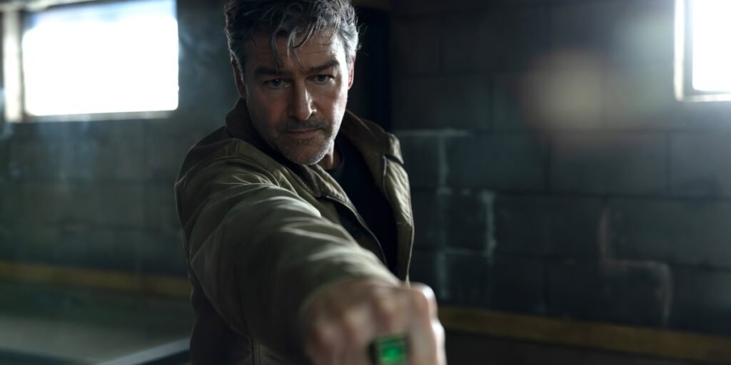 Hal Jordan uses his ring in 'Lanterns' | Agents of Fandom